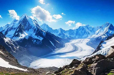 Scenic Manali to Kasol mountain road